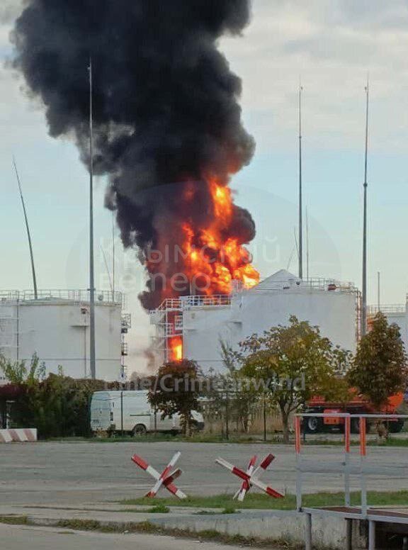 Fire at an oil depot in Gvardiysk.