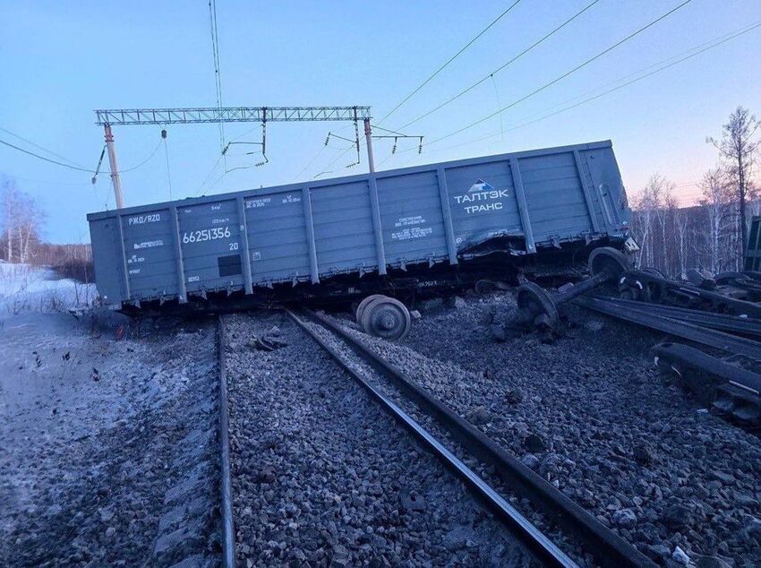 36 rail cars derailed outside Amur.